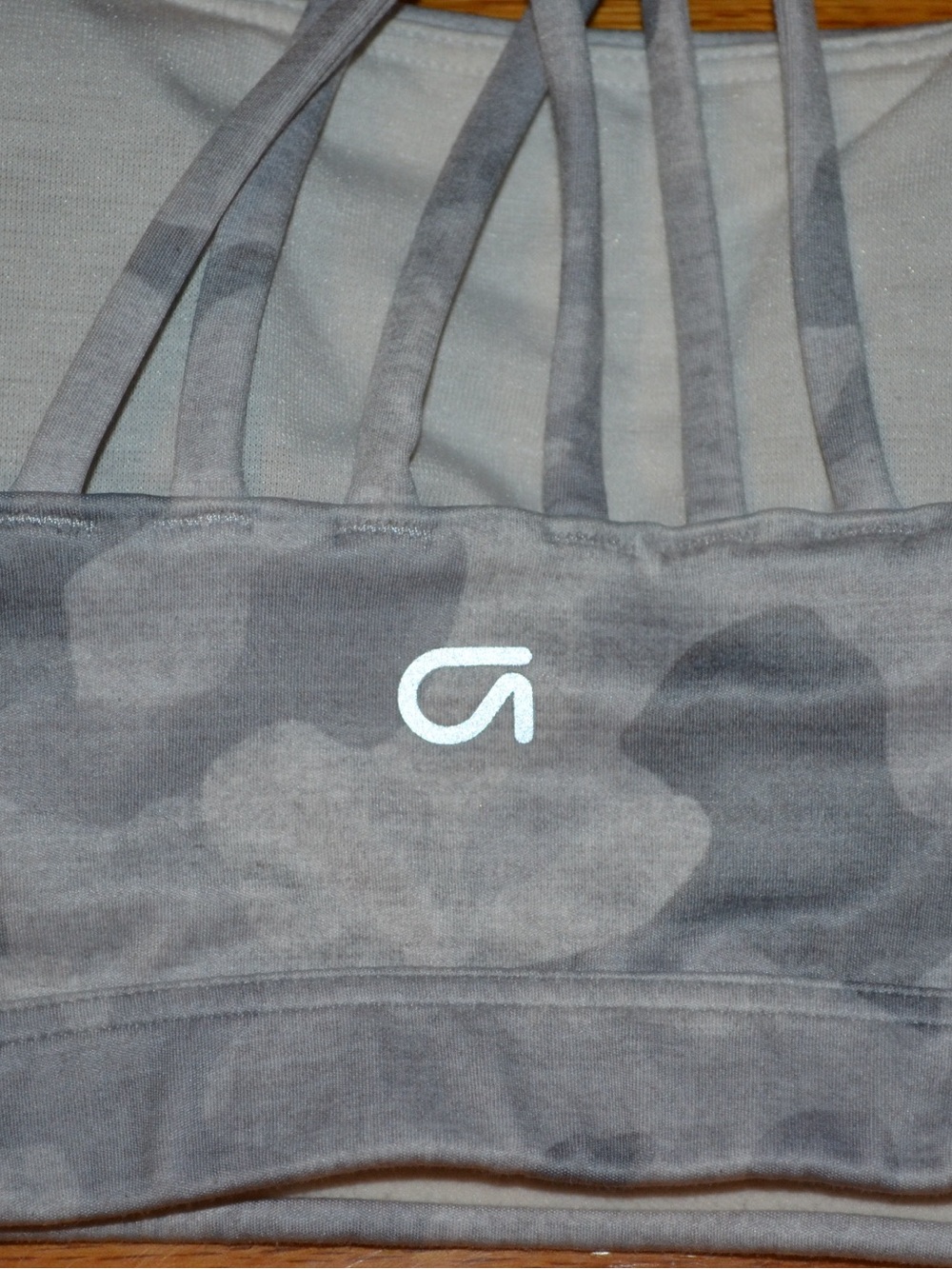 Set of two women’s GAP Fit Eclipse sports bras, size small - Picture 15 of 16
